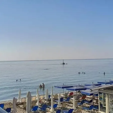 Ξενοδοχείο με διαμερίσματα Nefeli Htl 2*